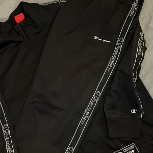 Champion dress - Använder knappt på dem  Priset kan diskuteras om ni Intresserad