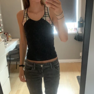 Äkta burberry topp - Jätte fin burberry topp i bra skick💖