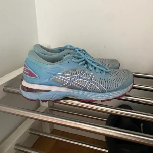 Träningskor - Använda ett fåtal gånger  Superskönt löparskor