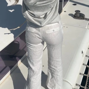 Aloha label linnebyxor  - Säljer dessa linnebyxor som är lite uppsydda till någon som är runt 167cm knappt använda alls, nypris 999kr 