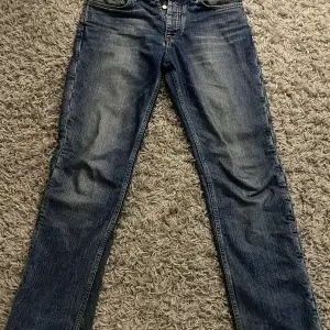 Straight fit jeans 32/32 9/10 skick Mycket skönt material