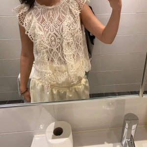 Topp från zara - Snygg topp från zara i S. 