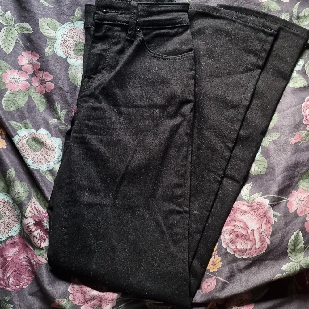 Marion Straight Lee jeans Använd 1 gång, (kommer självklart tvättas innan postning). Nypris: 600-700kr. Jeans & Byxor.
