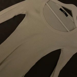 Tröja  - Fin tröja som nästan aldrig är använd.