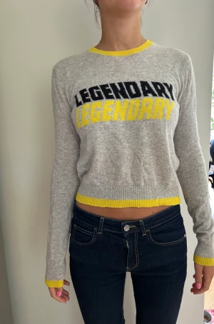 Kashmirtröja From Future  - Cool kashmirtröja från From Future, strl Xs. 500kr