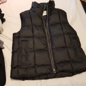 Väst  - Nyskick, oanvänd