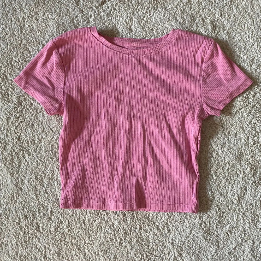 jätte gullig rosa kroppad t-shirt 💝. Toppar.