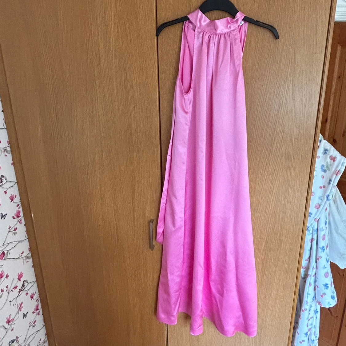 Rosa satin klänning  - 91