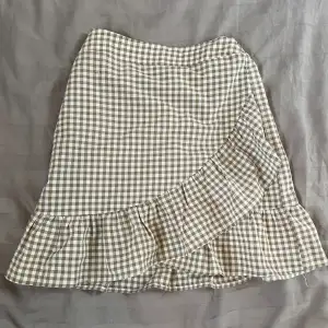 fin kjol från puré friday, knappt andvänd💞