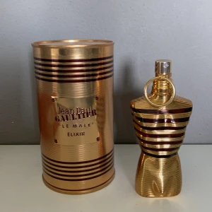  Le male ELIXIR - Sjukt najs parfym från Jean Paul Gaultier, ungefär 55/75ml kvar👌👍 Pris kan diskuteras vid snabb affär💯 Nypris 1145 på kicks.