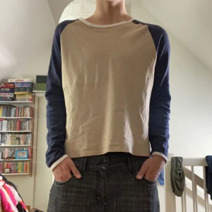 Marwin & Friends långärmad - Storlek L men sitter som en M, den är dock rättså kort i midian, så den sitter som S i längden