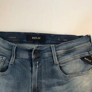 Replay anbass hyperflex 32  - Feta Replay anbass med snygg tvätt. Asbra skick, cirka 9-9,5/10 och knappt använda och inga defekter. Skriv vid funderingar och frågor! 