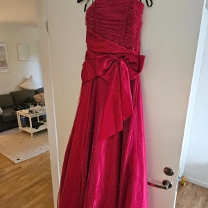 Balklänning i retro stil - Passar xs-s, går till mitten av vaden på mig som är 179.