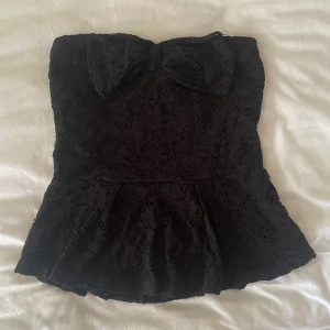 Svart peplum topp - Svart peplum topp från FB sister, storlek S^_^