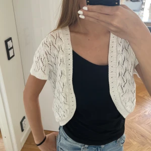 Bolero - Super snygg bolero ifrån New Look. Använd ca 1 gång. Står storlek 10 men passar allt från xs-m