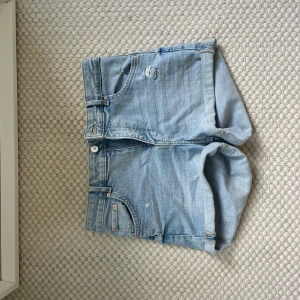 Shorts bershka  - Super snygga shorts i storlek 36. Varsamt använda!