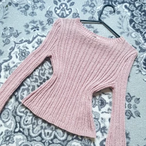 Tröja - Stickad tröja i nyskick. Endast använd en gång <3