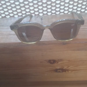 Helt nya  - Glösögon gör 1350 fick de öandvända 