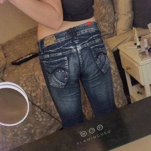 Miss me liknande jeans - Jätte fina miss me liknande jeans. Det står igen storlek men dom sitter jätte bra på mig som vanligtvis har small, skulle nog passa medium också💕