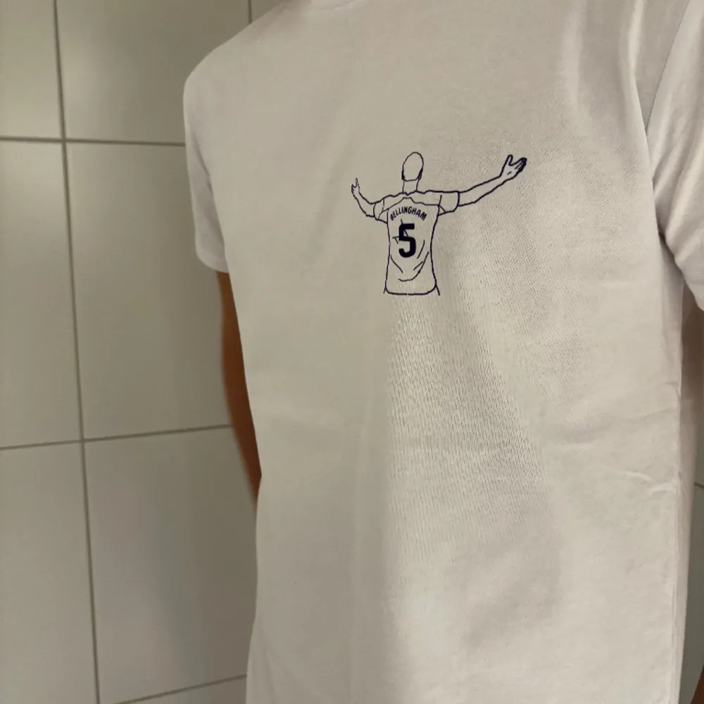 Stilren Bellingham t-shirt!  Storlekar S.M.L . T-shirts.