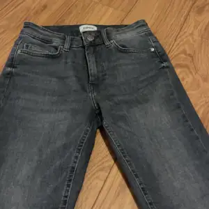 Säljer mina gråa bootcut jeans från Only😊 Endast testade💗💗