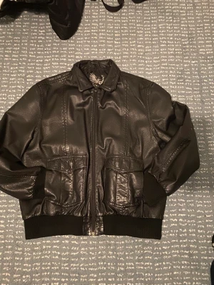 läder jacka  - jacka