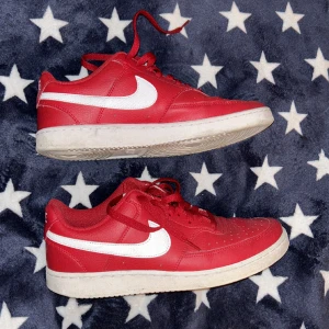 Nike court vision sneakers - Väldigt bra skick! 9/10 Inga revor elr sönder på något sätt. 