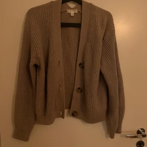 Kofta  - Söt kofta med knappar 