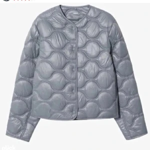 Mango jacka - Säljer min jacka från mango. Knappast använd.