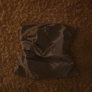 Tube topp - Fin randig tub topp i skjortmatrial från zara säljer pga för liten