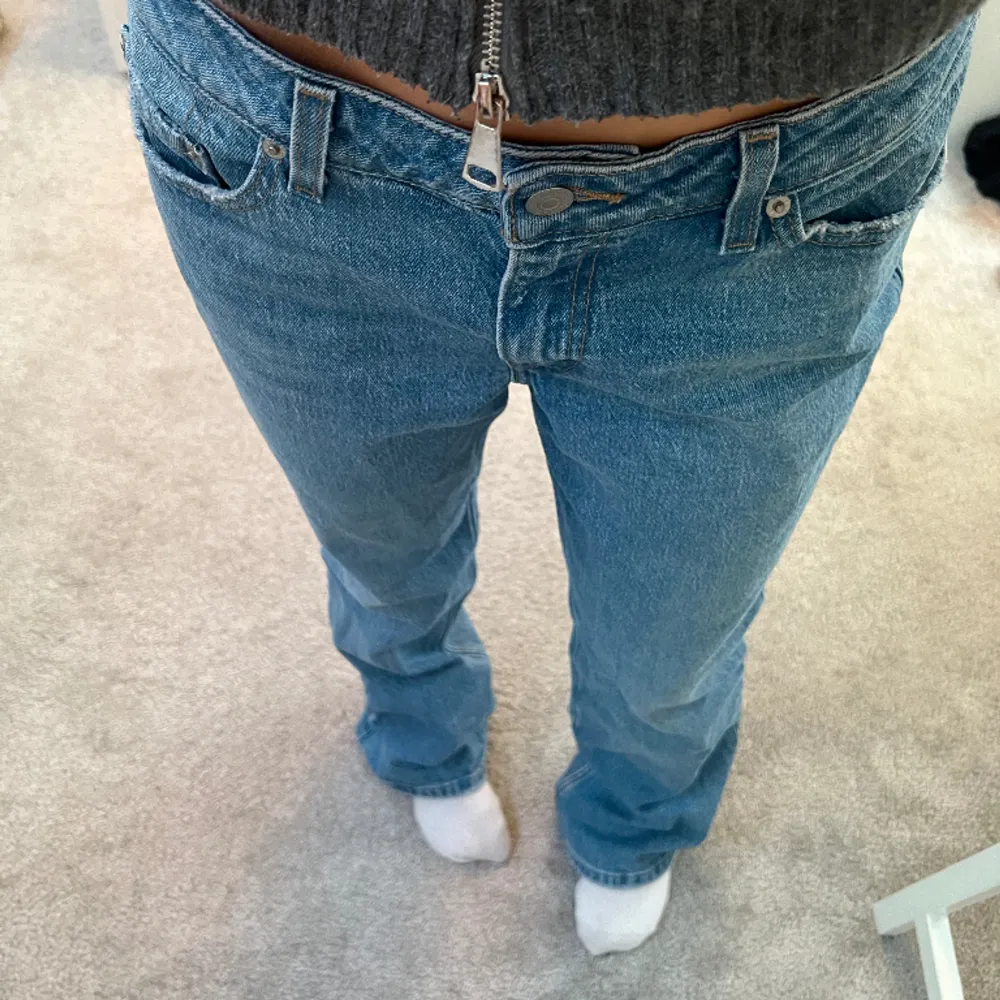 Blåa bootcut jeans från Levis 😇😇skriv vid funderingar! . Jeans & Byxor.