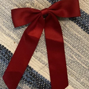 Rosett - Röd rosett med spänne till hår, perfekt till jul och nyår