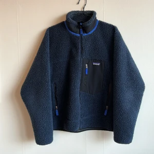 Patagonia - Fleecejacka - Sparsamt använd fleecejacka från Patagonia. Inga defekter.   Modell: Patagonia classic Retro X  Nypris: 2200