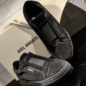 Skor Arigato laceless - Använda men i mycket fint skick. Storlek 41. Dust bag och låda ingår.