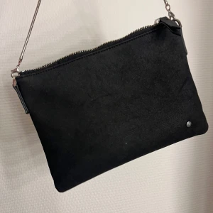 Handväska - Handväska me band från Edblad. Original pris 500