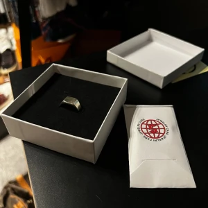 Seams Ring - Ring från märket Seams, nypris 660. Size är 9 vilket innebär 18.9 i diamenter