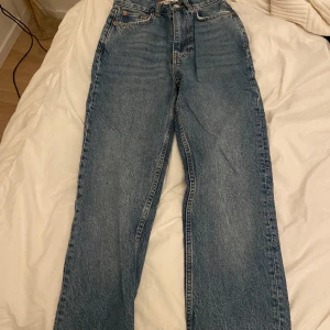 Jeans - Säljer dessa jeans pga att jag inte använder de längre.💘