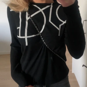 Långärmad  - En fin långärmad tröja som är använd fåtal gånger 