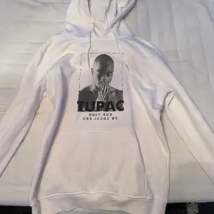 Tja säljer nu min 2Pac hoodie för att För liten storlek, så alltså använd 1-3 gånger max. Om intresserad bara att skriv.