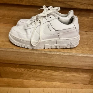 Skor  - Vita Nike skor  