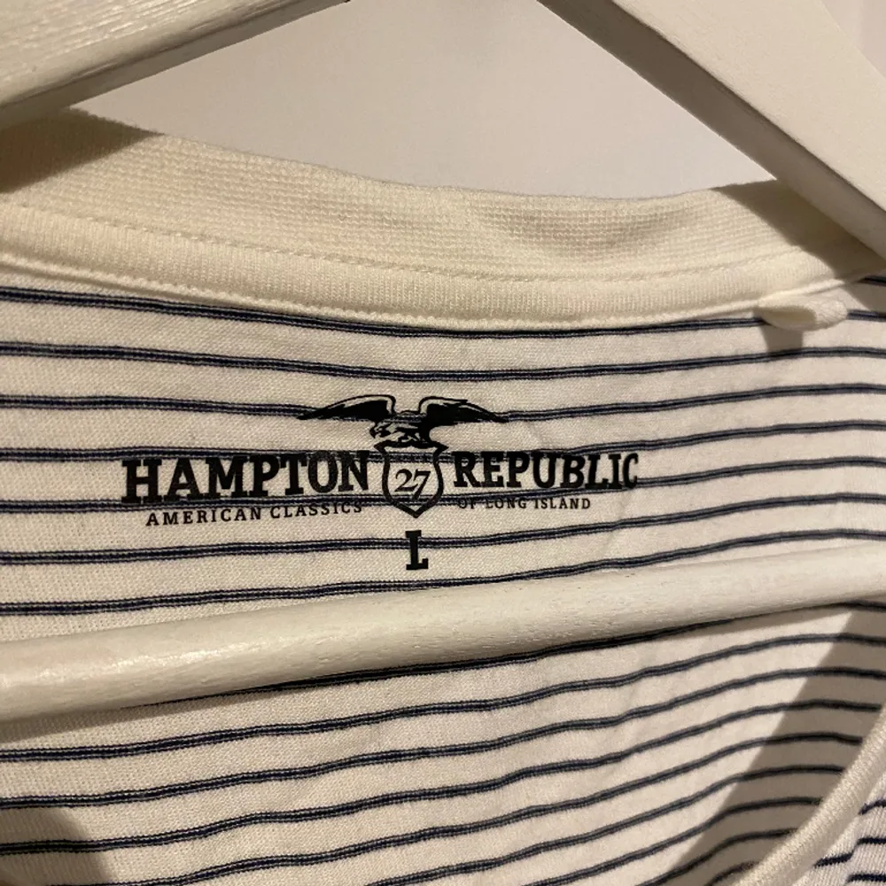 Säljer en Hampton republic randig pyjamas tshirt. Inga synliga fel på denna. Skriv för mer info🤙🏼. T-shirts.