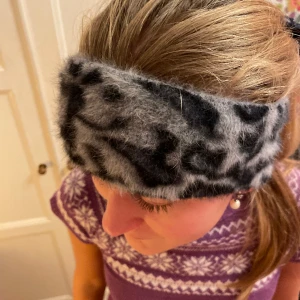 Såå fint pannband❤️ - Bra material och fint skick💥❤️