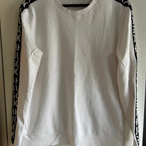 HugoBoss  - Köpt på Zalando för ca.4år sedan. Använd fåtal tillfällen. 