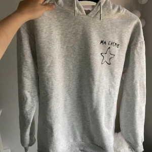 Ma cheri  - Ma cheri hoodie grå , skit snygg🤍