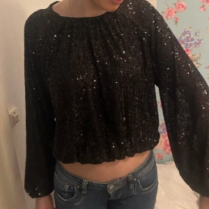 Glittertopp  - Köpt på Sellpy, perfekt för nyår 