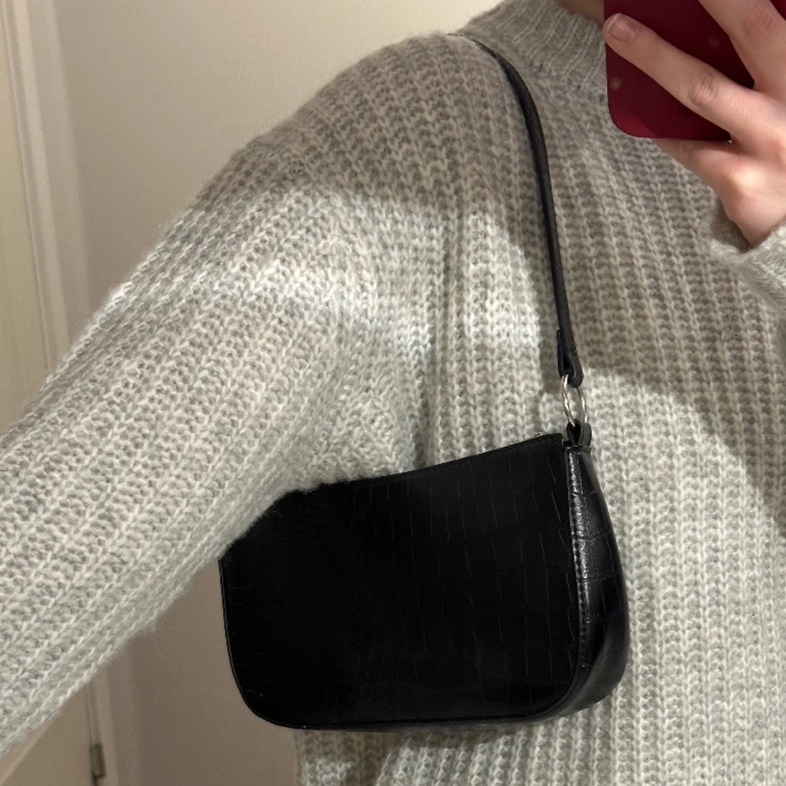 Svart liten väska