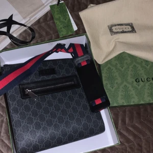 Gucci Messenger bag - Säljer min Gucci väska för det ej var min stil fick den även som present då har jag inget kvitto tyvärr 