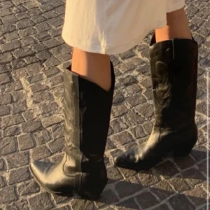 cowboyboots - strlk 39 från zara, nästintill oanvända nypriset låg runt 1000kr