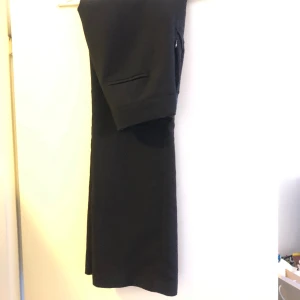 3 olika kostymbyxor  - Hm 36, asos xs och Gina 34. Använda 1-2 gånger