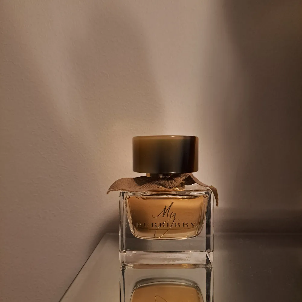 Helt ny Burbery perfume som jag bara testade. . Skönhet.